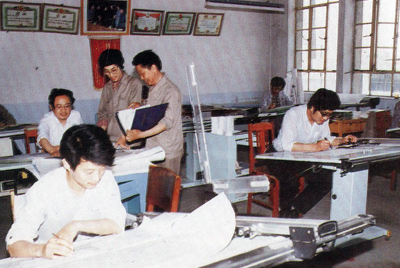 從1984年第一季度到抓管理上登記全面提高企業(yè)素質驗收前，采取分線檢查、總結成績、找出差距、提出措施、限期整改的方法，使各項工作在整頓中鞏固提高，在鞏固提高中進行再整頓，再提高。